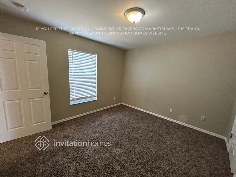 Building Photo - 3423 SW 9th Ave