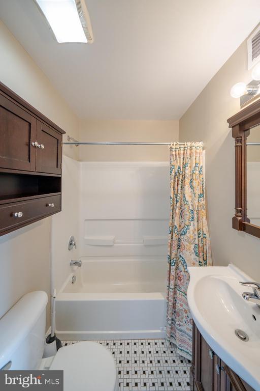 Building Photo - 236 W Market St