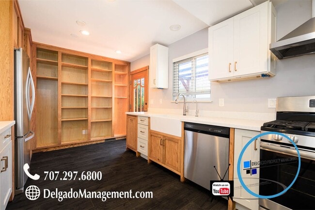 Building Photo - Enjoy Benicia living in this recently upgr...