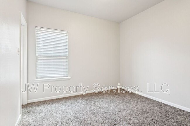 Building Photo - 785 Bent Cypress Ln