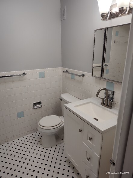 Building Photo - 8644 Skokie Blvd