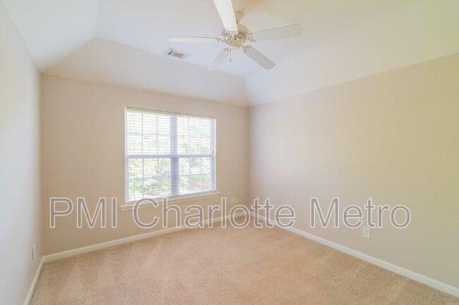 Building Photo - 2068 White Cedar Ln