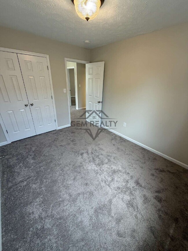 Building Photo - 313 3rd St