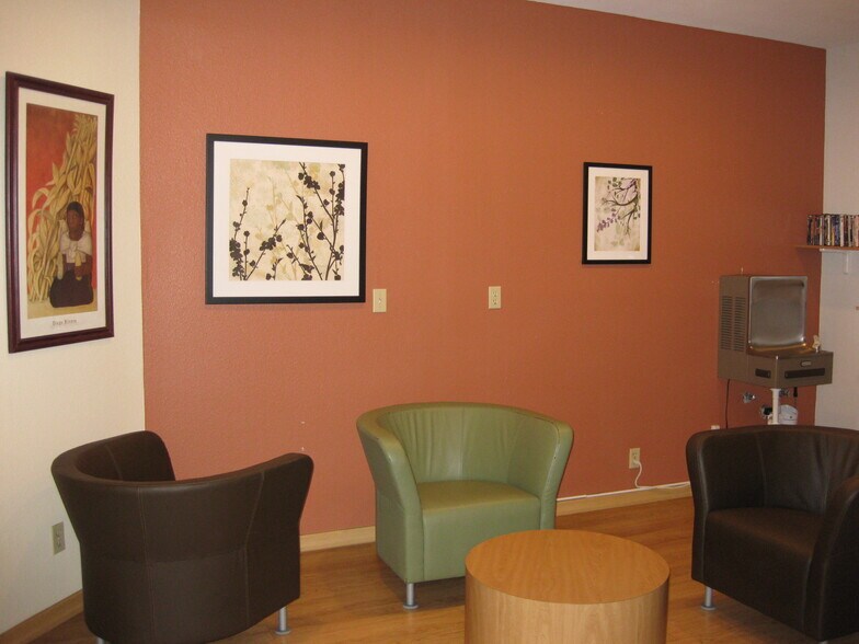 Building Photo - 8715