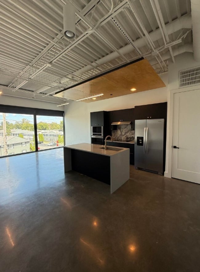 Building Photo - The Icon - Suite 305