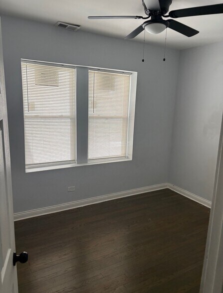 Building Photo - 7240 S Cornell Ave