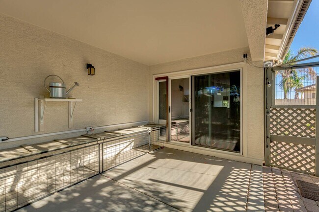 Building Photo - New Listing in Peoria