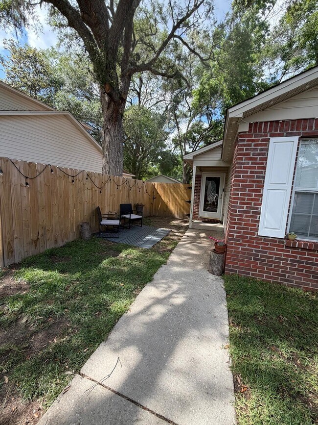 Building Photo - 4540 Eltham Park