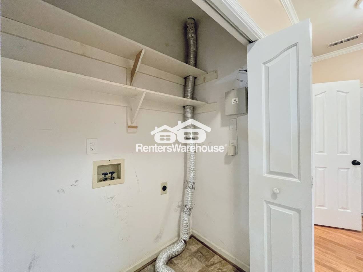 Building Photo - 434 S Lake Cir