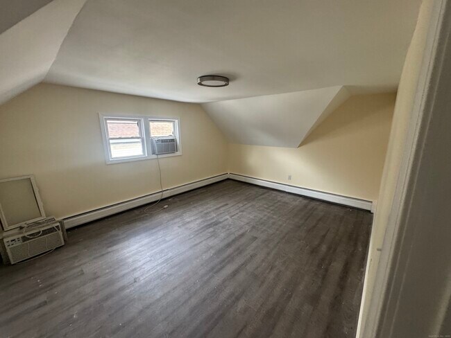 Building Photo - 190 Whitney Ave