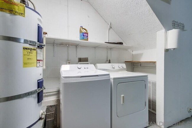 Building Photo - 3268 Via Marin
