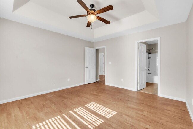 Building Photo - Elegant 3BR/2BA Home in Chartwell Estates with Fireplace & Fenced Yard $1800/mo rent