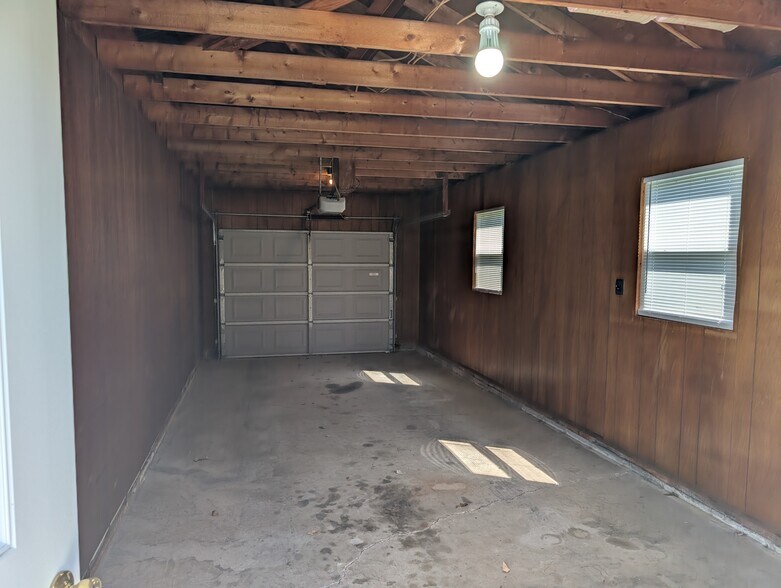 Building Photo - 633 Red Patch Ave