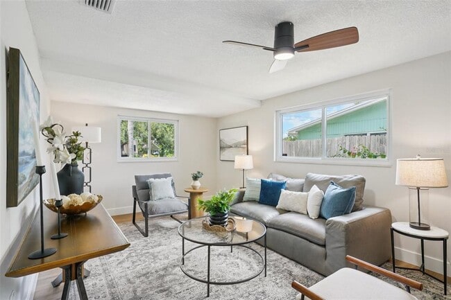 Building Photo - 311 Shore Dr E