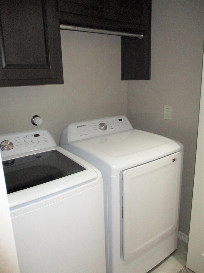 Building Photo - 8750 Sevano Cir NE