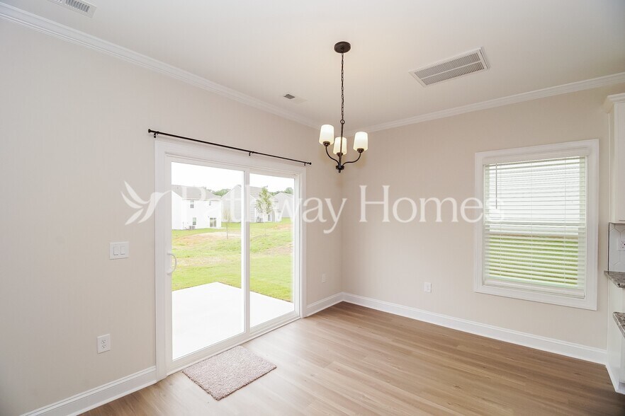 Building Photo - 116 Rills Xing Wy
