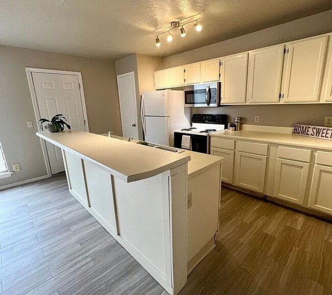 Building Photo - 1,562 sf Duplex in Norman
