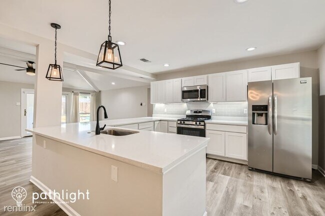 Building Photo - 3 br, 2 bath House - 122 Roma Drive UNIT