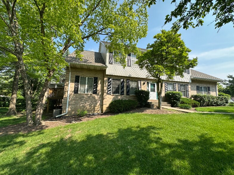 Building Photo - 1443 Laurel Oaks Dr