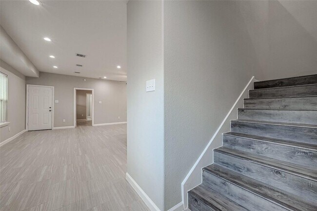 Building Photo - 4741 Bricker St