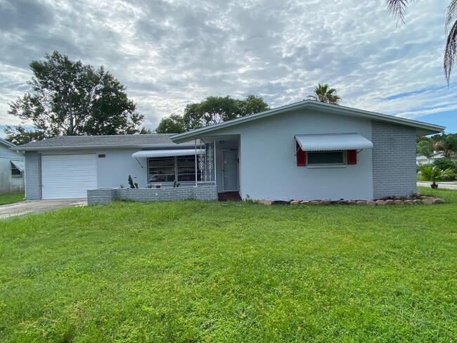 Primary Photo - 2/2 House w/ 1 Car Garage