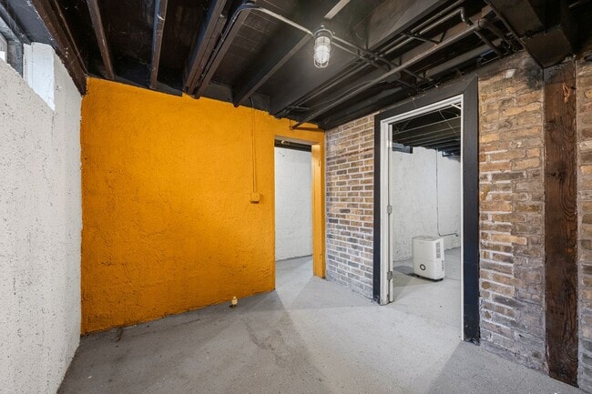 Building Photo - 233 Llewellyn Ave