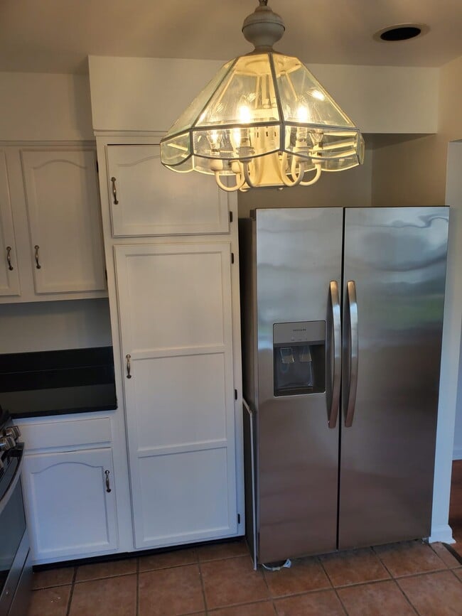 Building Photo - 551 Clubhouse Ct