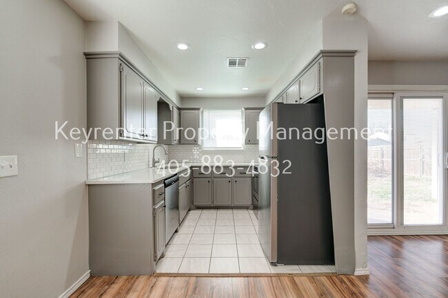 Building Photo - 429 Belmont Dr