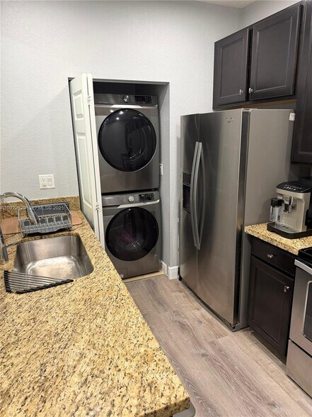 Building Photo - 1505 SW 147th Ave