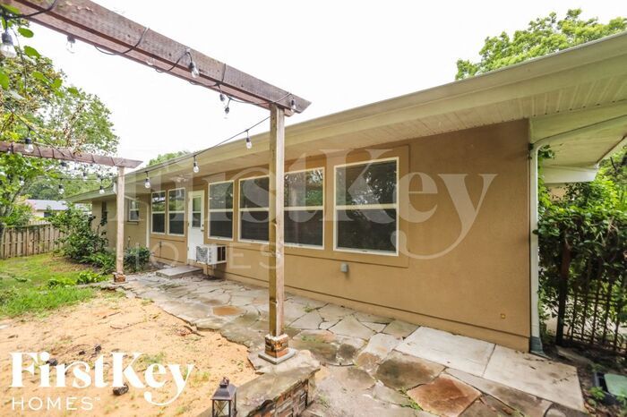 Building Photo - 401 Broadview Ave
