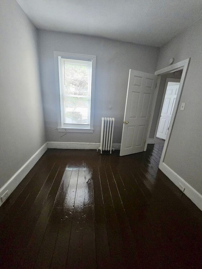 Building Photo - 3 Bedroom