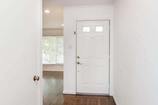 Building Photo - Extensively remodeled 4 Bed / 3 Bath home in South San Francisco. YouTube tour!