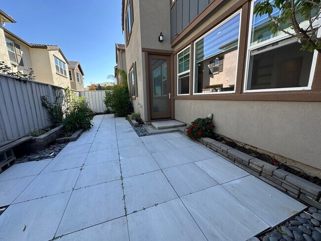 Building Photo - Spacious 4 Bed 2.5 Bath Home in Mountain House with Solar!