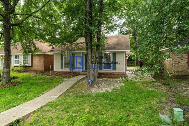 Building Photo - 3 Bed/2 Bath Home in Brandon