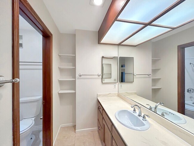 Building Photo - Amazing 2BR/2BA in the heart of UTC! Parki...