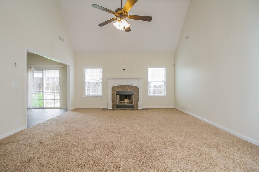 Building Photo - 1452 Colyn Avenue