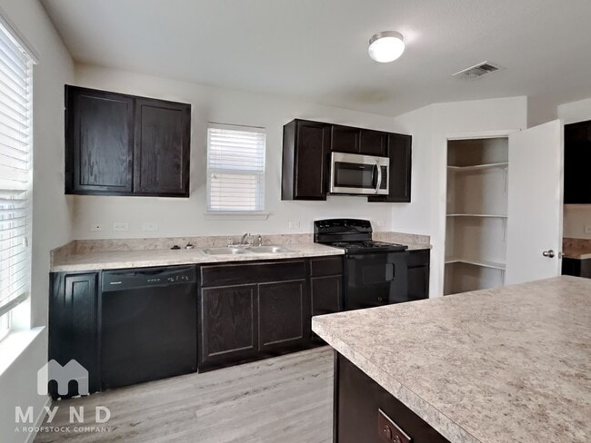 Building Photo - 9405 Apple Ridge Ln