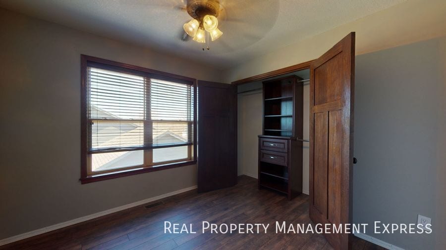 Building Photo - Beautiful 4 Bed 3.5 Bath House with 3-stall attached garage and fenced backyard on West side