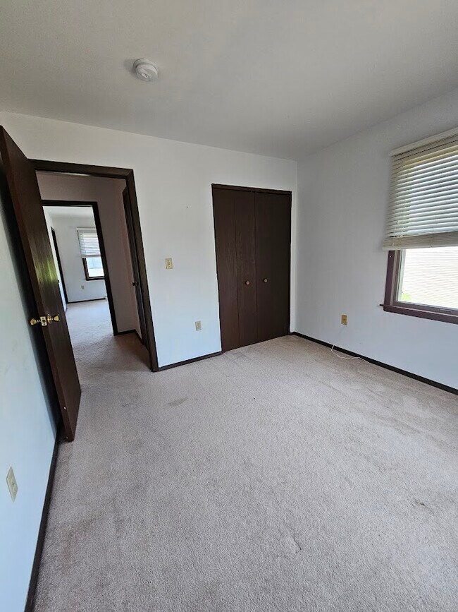Building Photo - 915 Southgate Dr