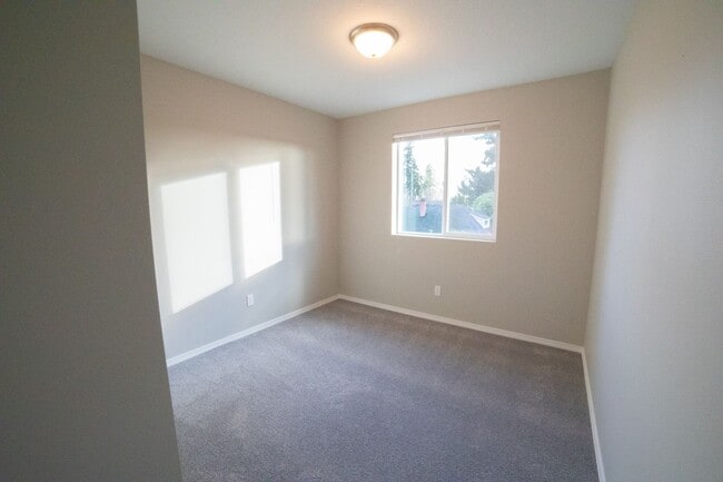 Building Photo - ALFOJ03