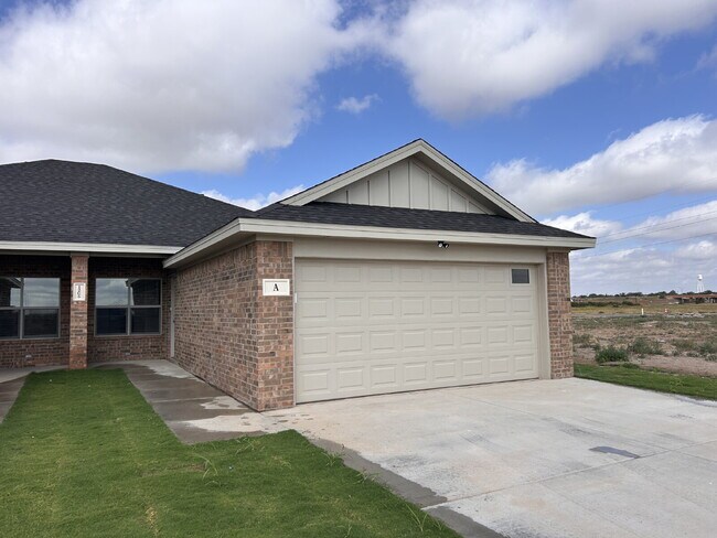 Building Photo - "Charming 3-Bed, 2-Bath Home with Granite Elegance in Wolfforth!"