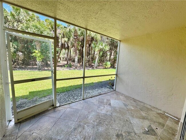 Building Photo - 661 Squire Cir