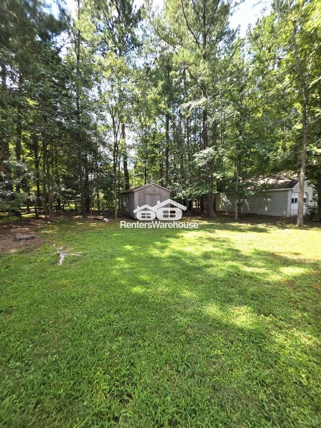 Building Photo - Lovely 3 bedroom, 2 1/2 Bath home in popul...