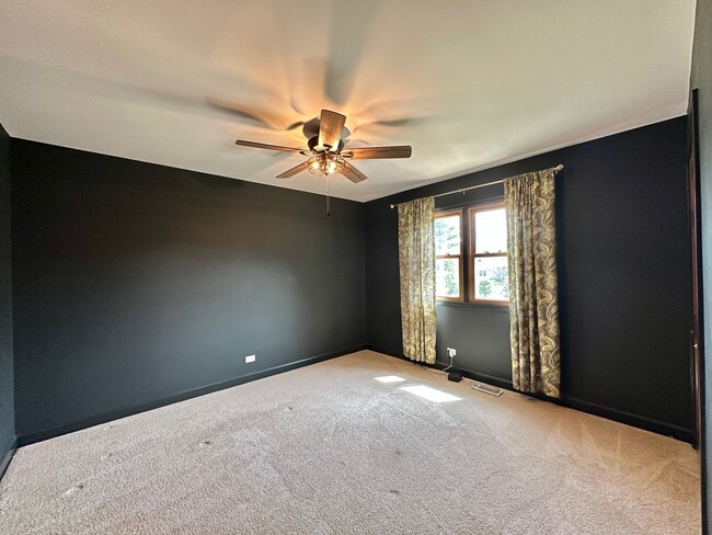 Building Photo - 1525 Westglen Dr