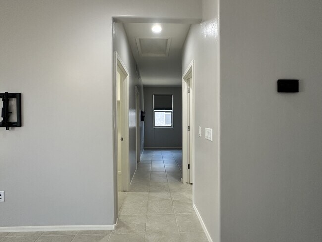 Building Photo - 7303 S Via Tierra Mesa