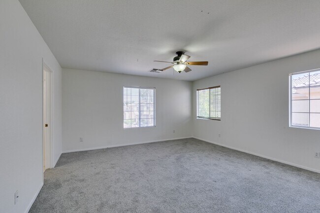 Building Photo - Spacious 4 Bedroom 2.5 Bathroom Home with Covered Patio & Large Backyard