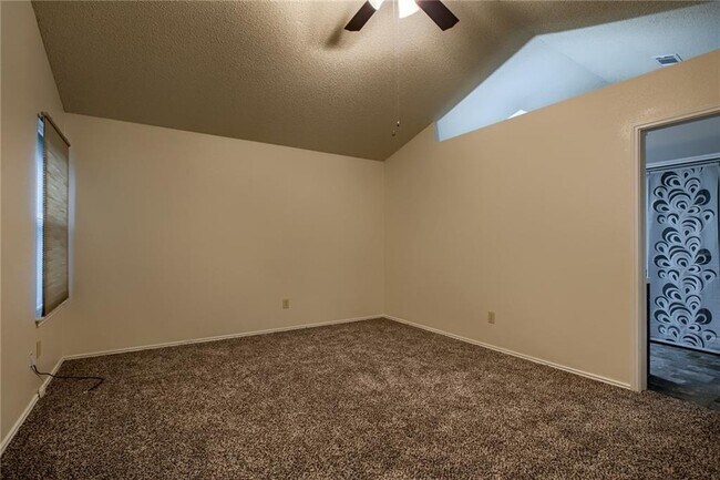Building Photo - 12320 Thompkins Dr
