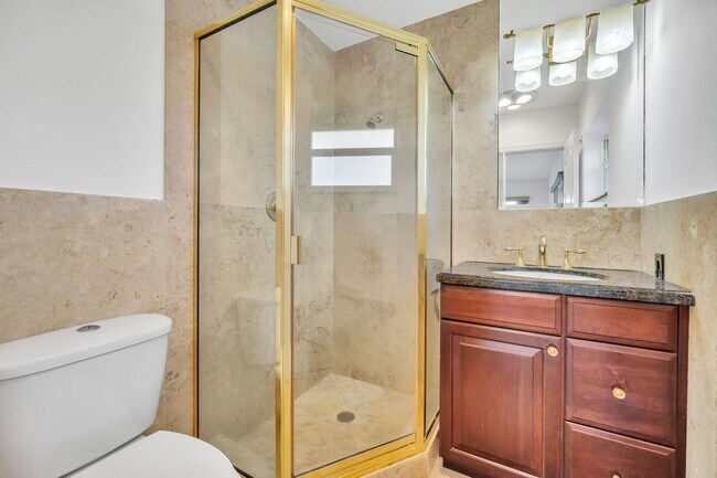 Building Photo - 2400 NE 36th St