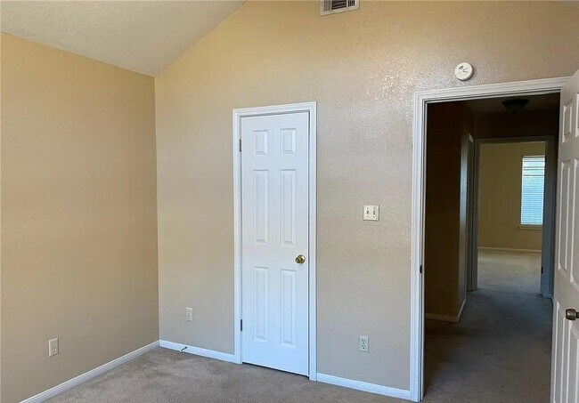Building Photo - 1510 Zinfandel Dr
