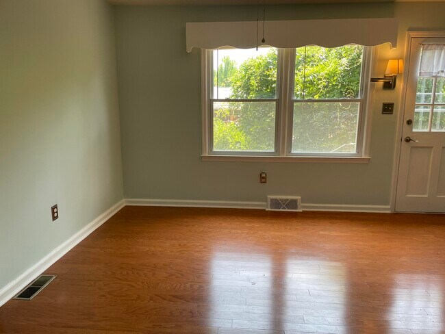 Building Photo - 768 Winyah Dr